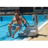Elevador Acuático Bateria fijo METALU para acceso a piscina discapacitados